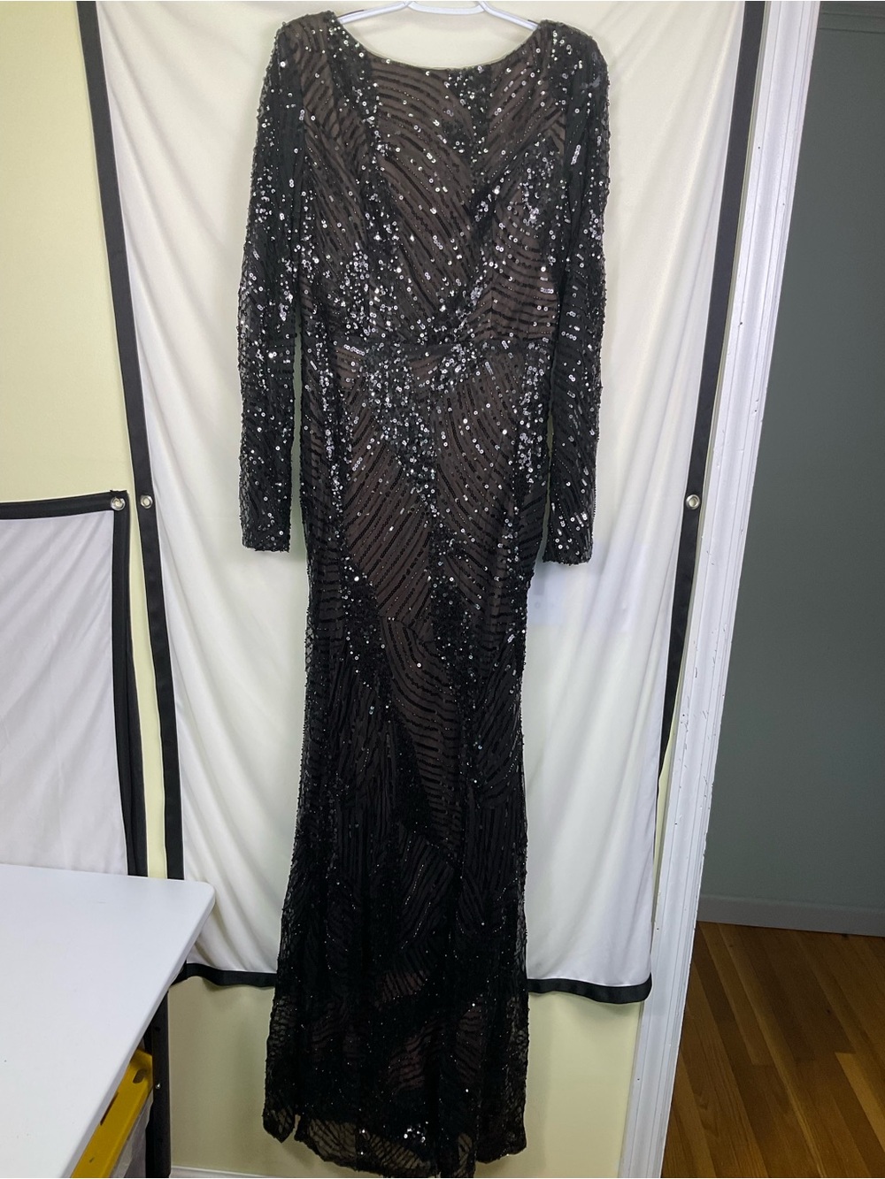 Elegant Black Sequin Long-Sleeve Maxi Dress